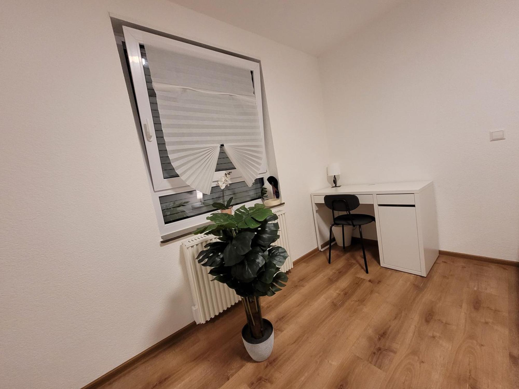 Living Flat, Eine Wohnung Mit Zwei Schlafzimmern Und Balkon Schorndorf  Kültér fotó